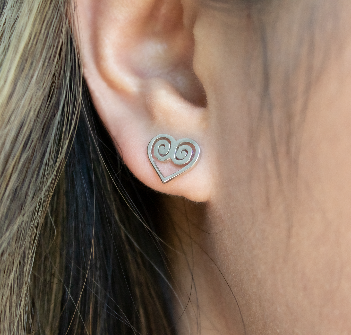 Mini Swirl Heart Studs (S925)